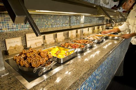 resorts world buffet restaurant.